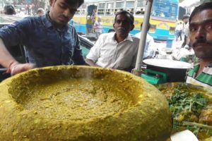 Amazing Speedy Young Man Selling Ghugni Chaat | Most Tastiest Spicy Kolkata Street Food