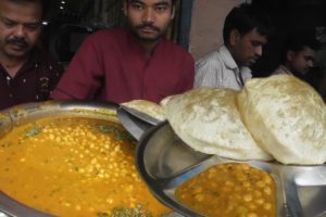 Best Place to Eat Chole Bhature @ 80 rs Plate - Ranchi Street Food