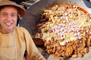 Burmese Food - CURRY JACUZZI!! 5 Aunty’s Cooking For Entire Shan Village!!