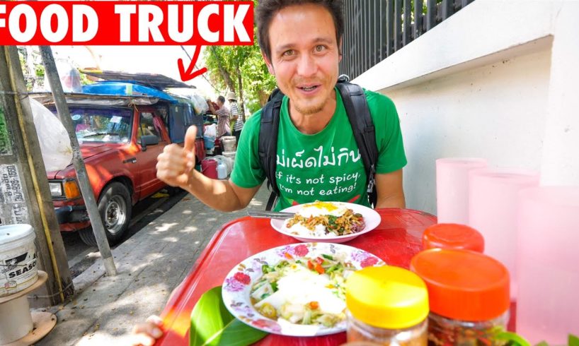 Eating at ORIGINAL THAI FOOD TRUCK!  ?  Asian STREET FOOD on Wheels!