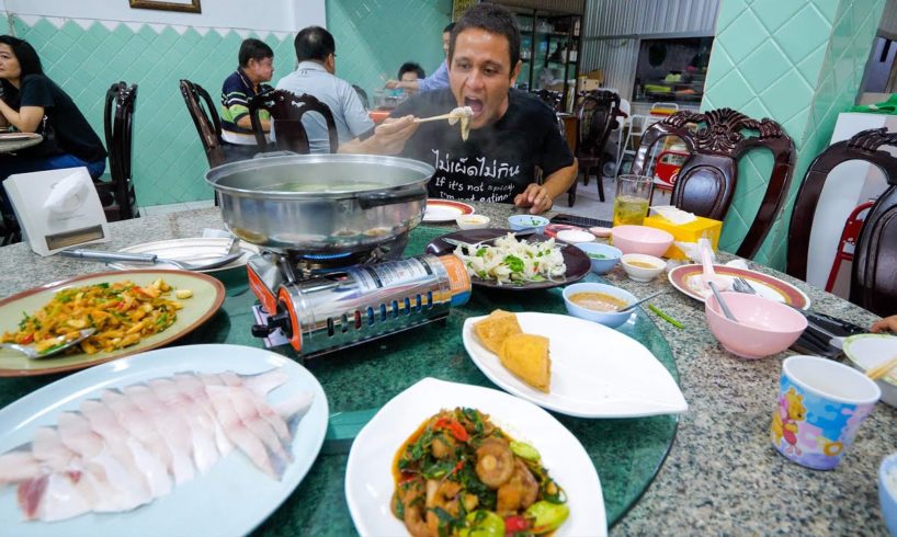 Epic Pomfret Hot Pot!! ULTIMATE THAI CHINESE FOOD! | Best Food in Hat Yai (หาดใหญ่)!