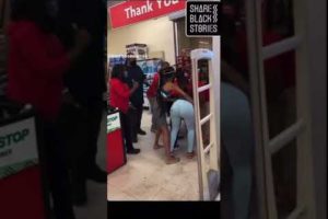 FAMILY DOLLAR HOOD FIGHT ON 63RD AND TROY !!! EMPLOYEES VS. CUSTOMERS CHICAGO STYLE