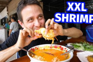 Giant SHRIMP BUTTER TOM YUM!! ?️  Spicy Thai Food in Phatthalung, Thailand!