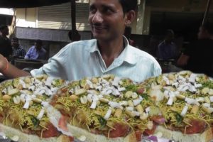 He is The Boss | Cheerful Street Vendor | Bread Toast & Masala Muri @ 40 Rs & 20 Rs | Street Food