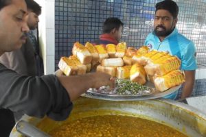 He is The Boss & Real Hard Working Person - Ghugni with Roti @ 13 rs - Station Street Food