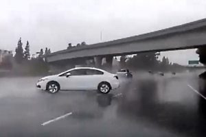 Hydroplaning car crashes on Dashcam - Driving in rain