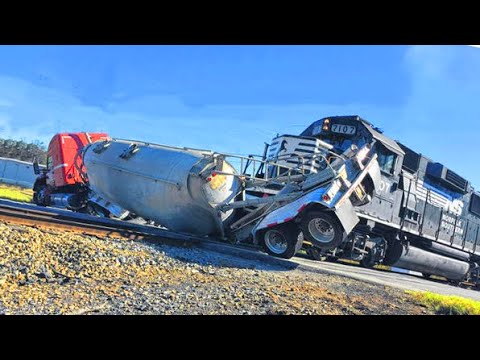 IDIOT TRUCK & BUS  VS TRAIN | Close Calls , TRAIN CRASHES and DERAILMENT Compilation