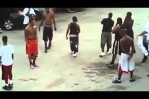 Insane Ghetto Hood Fight - Bloods vs Crips