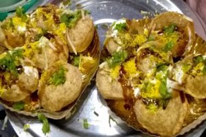 Kolkata Street Food - Dahi Golgappa ( Dahi Phuchka ) - Bengali Street Food India 2017