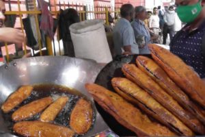 Most Tastiest Snacks in Kolkata Street | Beguni & Alur Chop | Indian Street Food