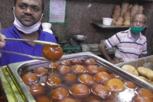 Sharma Tea House | Puri with Sabji @ 10 rs each | Common Indian Street Food