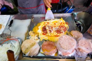 Street Burger Making!! ? SAUCY OMELET HAMBURGER! | Hat Yai, Thailand