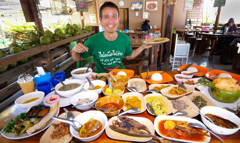 Street Food 21 CURRIES FOR LUNCH!! Unseen Food Tour in Southeast Asia!! ยะลา