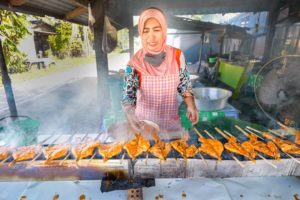 Street Food COCONUT MILK BBQ CHICKEN!! ? 5 Best Malay Foods!! | Pattani, Thailand!