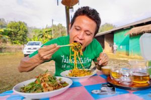 Street Food Mountain - CHILI OIL YELLOW NOODLES + Tea Leaf Salad! ⛰️ Ban Rak Thai (บ้านรักไทย)