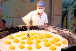 Street Food in Malaysia - 500 EGG Oyster Omelette MASTER + HUGE Street Food Tour of Melaka!!!!