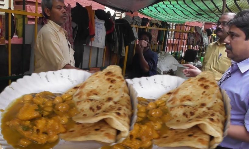 Tasty Alu Paratha in Kolkata Street | 2 Piece with Ghugni & Chutney 15 Rs Plate | Indian Street Food
