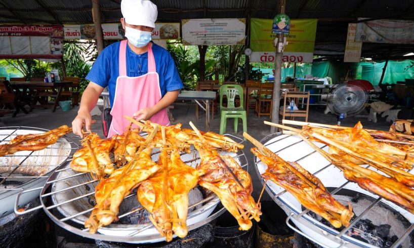 Thai Street Food - GRILLED CHICKEN Basin BBQ!! ? ? Most FAMOUS Grilled Chicken in Thailand!!