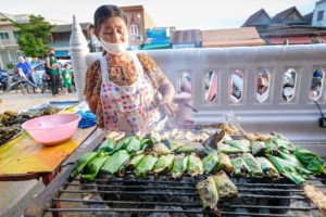 Thai Street Food in ANCIENT SUKHOTHAI - Legendary Noodles + Spicy Fish in Thailand! ??