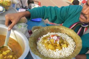 The Hard Working Middle Age Man | Muri Ghugni (Puffed Rice with Curry) @ 20 rs plate