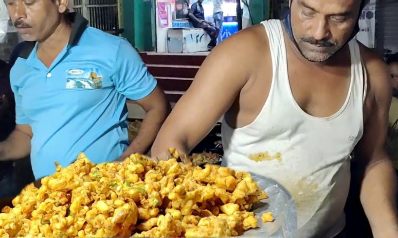 Two Middle Age Odia Man Selling | Upma Pakodi Chaat @ 20 Rs Plate | Indian Street Food