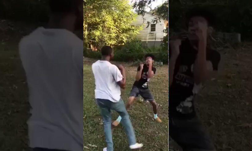 Two boys fighting in the hood #fight #hoodfight