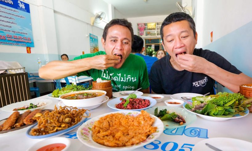 Ultimate Thai Street Food Tour - POPEYE SAUSAGE + Crazy Papaya Salad!! | Udon Thani, Thailand