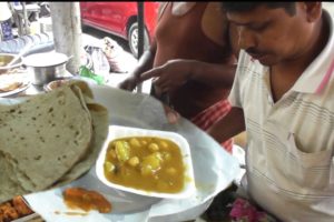 You will Not Find Such Food Anywhere | 4 Roti with Curry 20 Rs Plate | Indian Street Food