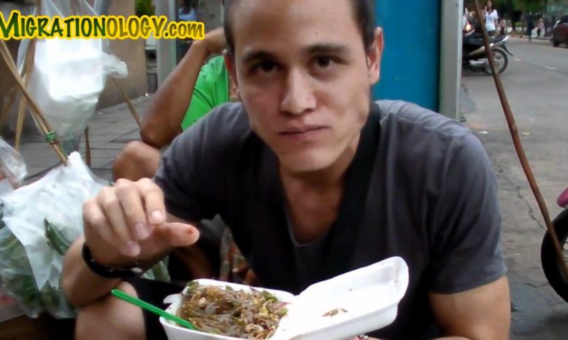 Eating Live "Dancing Shrimp" (Goong Ten, กุ้งเต้น) in Bangkok, Thailand
