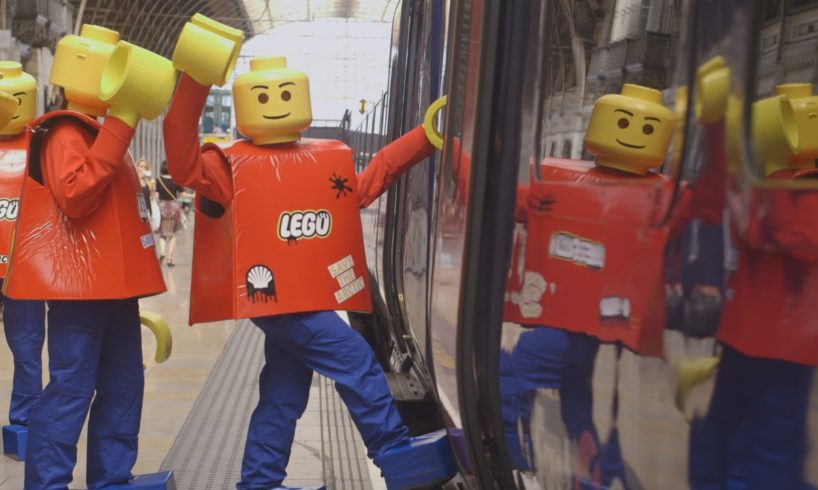Giant LEGO people are awesome
