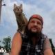 Hombre encuentra un gatito, recorre el mundo con ella durante dos años | Almas Gemelas | El Dodo