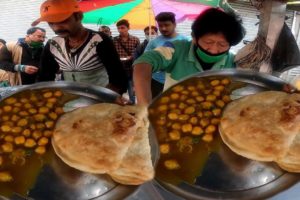 Special Mini Paratha @ 5 rs each with Curry - Indian Street Food Kolkata Dum Dum