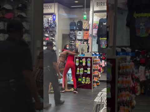 Girl fight PG plaza mall #pgplaza #fight #girlfight #mall #dmvfight #hoodstar #oneonone