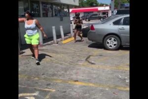HoodFight: Girls Fight In Houston! Girl Loses Legs!!