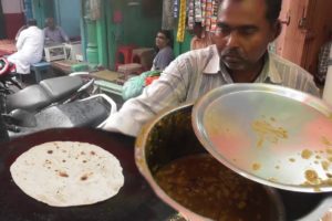 " Mahinder Pandit " | The Hard Working Man | Selling Street Roti Only 4 Rs Each | Indian Street Food