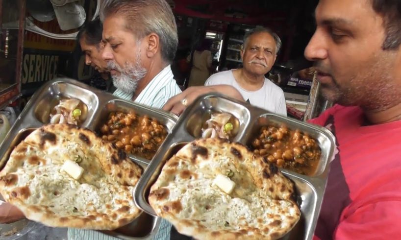 Best Breakfast in Amritsar | Alu Kulcha 40 rs & Mix Kulcha 60 rs Plate | Street Food Loves You