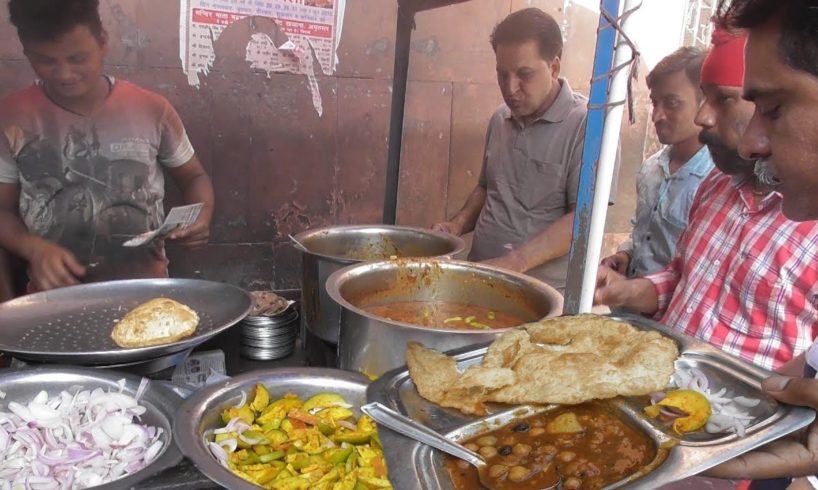 It's a Breakfast Time in Amritsar Street - 2 Puri with Chana & Aloo Curry @ 20 rs Only