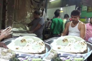 Lots of People Eating Food at Boro Bazar Kolkata | Tandoori Roti Amazing Street Food India