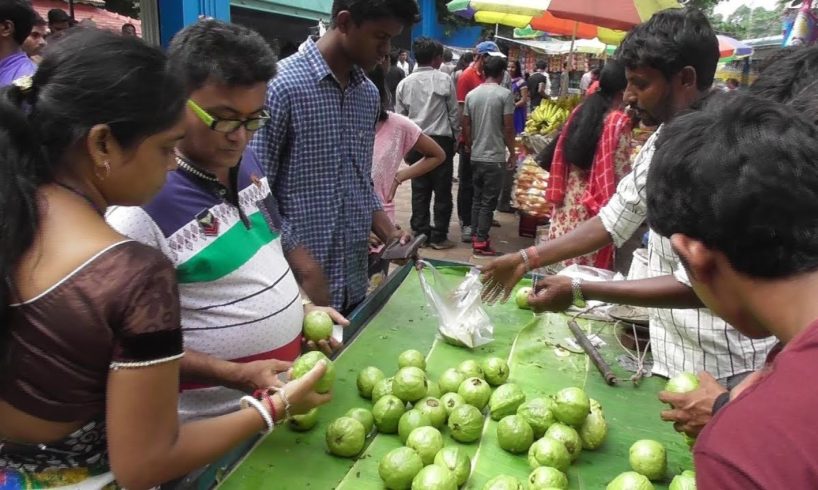 Street Food India Kolkata | People Eating Healthy Fruit Guava (Pyara) | Best Selling Fruit in India