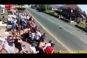 TT Isle of Man ( CRASHES - NEAR TO DEATH COMPILATION )