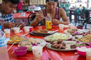 Beitou Hot Springs Tour and HUGE Countryside Taiwanese Chinese Food Feast! (Day 7)