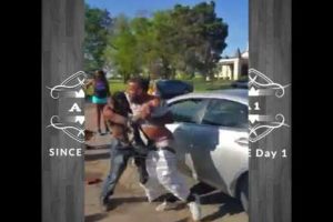 DFW Hood Fights - Oak Cliff Tx crackhead try’s to steal car *GUY PULLS KNIFE