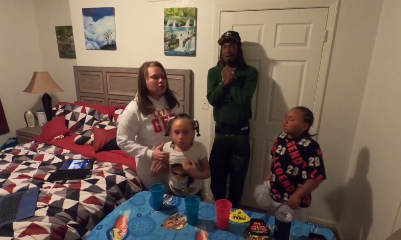 HOOD FAMILY FIGHTS AGAINST ONE CHIP CHALLENGE HILARIOUS ! #hoodfights #onechipchallenge