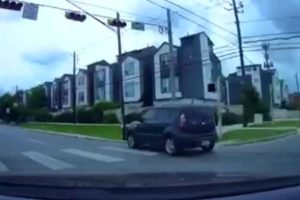 Crazy KIA driver caught on Dashcam (Idiots in cars)