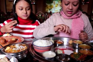 Fantastic Veg Food in Kanpur | " Shekhawati Rajasthani Thal " 400 Rs Plate | Pandit's Hotel