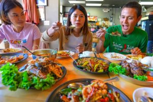 Huge Thai Food Tour!! 🌶️ SPICY STREET FOOD + Boat Noodles!! | Best Thai Food in Los Angeles!!