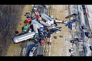 IDIOTS VS TRUCKS Truck Crash Compilation Most idiots & Dangerous Truck Crashes Compilation #carcrash