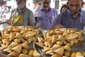 It's a Snacks Time in Surat Street | 20 Rs Plate | Alupuri / Fafda / Samosa | People Enjoying It