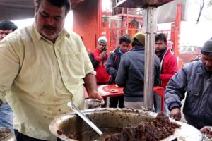 Kanpur Famous " Pintu Bhai " Ka Chole Bhature & Paneer Kulcha | Price 30 Rs/ | Indian Street Food