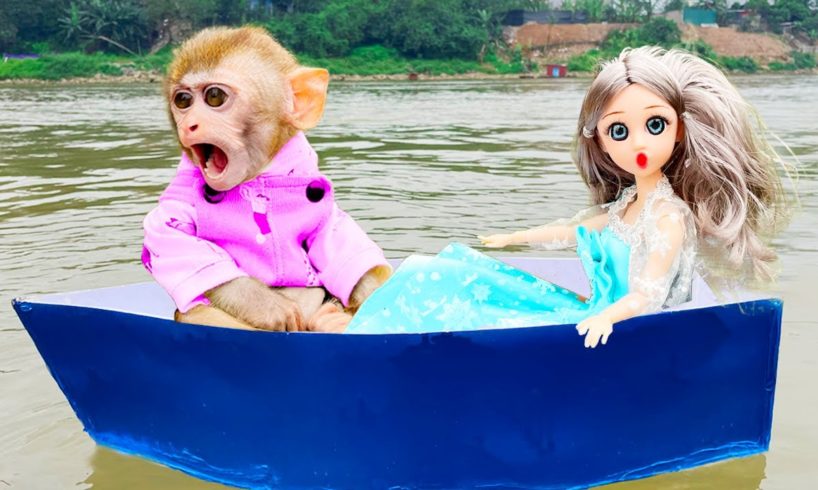 Monkey baby Bin Bin rowes boat pick fruit with animal revolt in the river